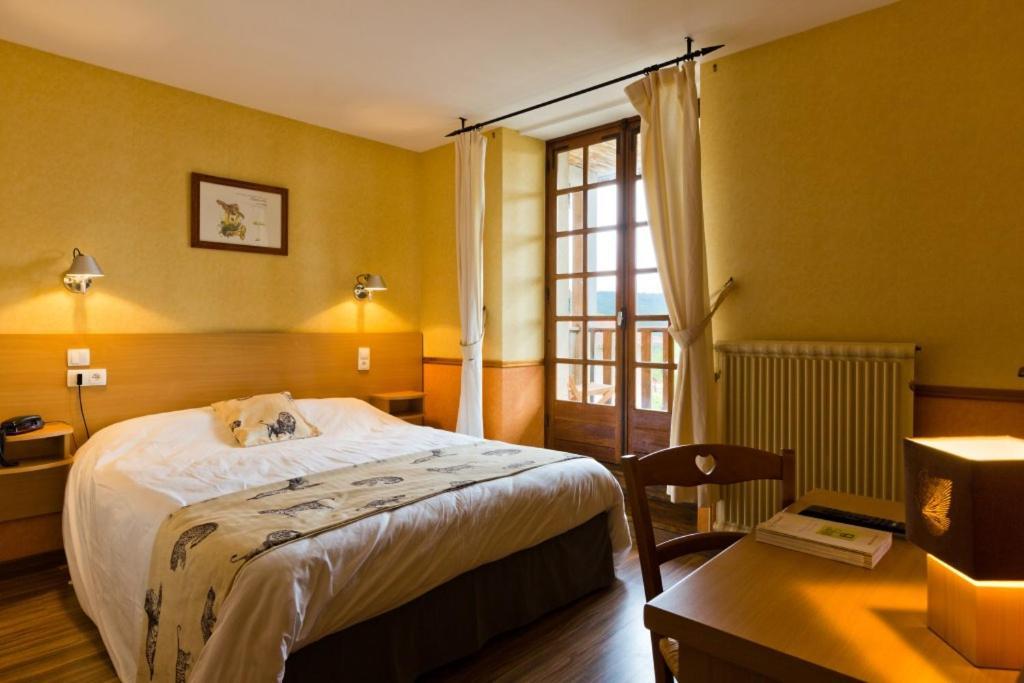 Hotel La Clairiere Chambon-sur-Dolore Buitenkant foto