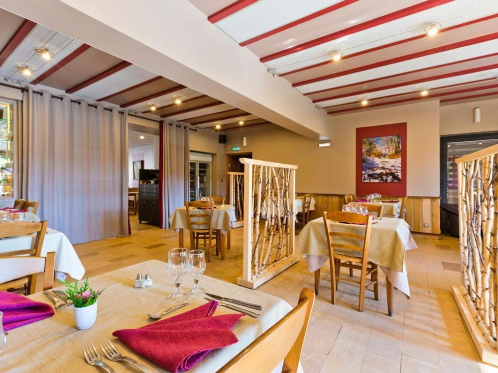Hotel La Clairiere Chambon-sur-Dolore Buitenkant foto