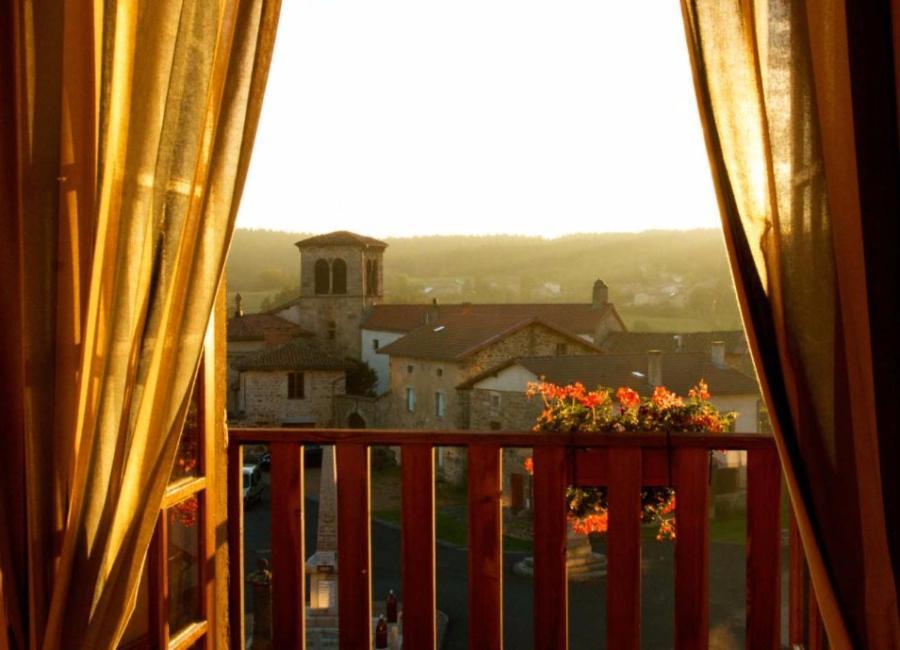 Hotel La Clairiere Chambon-sur-Dolore Buitenkant foto