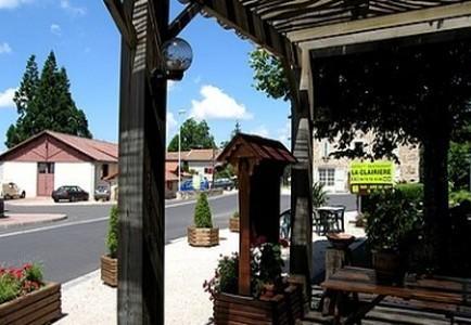 Hotel La Clairiere Chambon-sur-Dolore Buitenkant foto